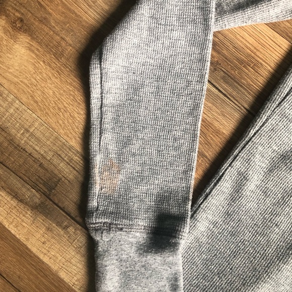 PINK Victoria's Secret Gray Fitted Long Sleeve V-Neck Tee/size SP - Picture 3 of 3